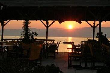 شقق خاصة سياحية Likourgos Beach