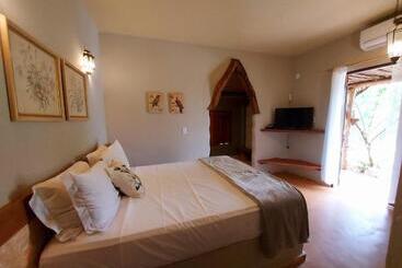 Salto Corumbá Hotel Camping Clube