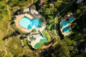 Salto Corumbá Hotel Camping Clube