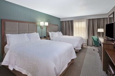 هتل Hampton Inn & Suites Alliance