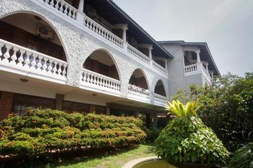 فندق Yoho Ivory Inn