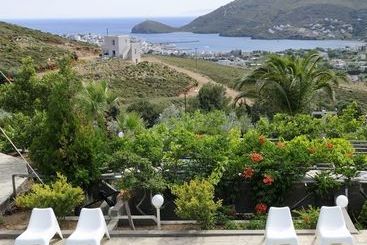 아파트 Kymothoi Rooms & Pool Bar