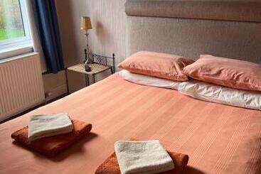 Pensión Glenarroch & Witchwood