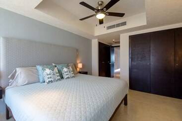 آپارتمان Grand Venetian Condominium