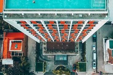 ホテル Jetwing Colombo Seven