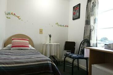 Rainbow Motel & Guest House