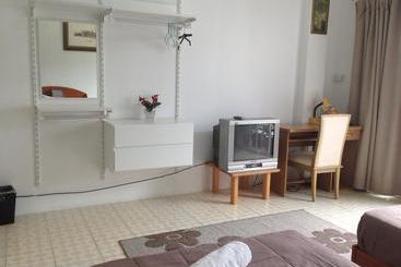 Corner Cafe Bed And Breakfast