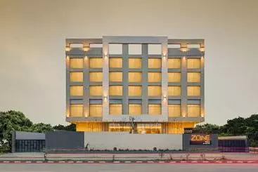 ホテル Zone By The Park Raipur