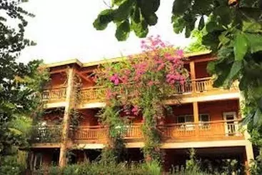 هتل آپارتمان Posada Seremein Roatan