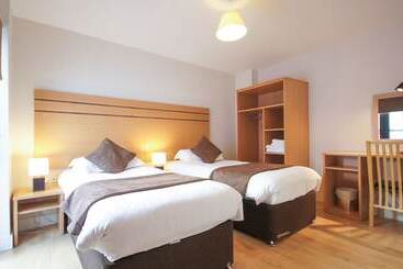 Crompton House Apartments