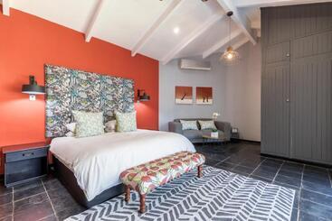 펜션 La Roca Guest House