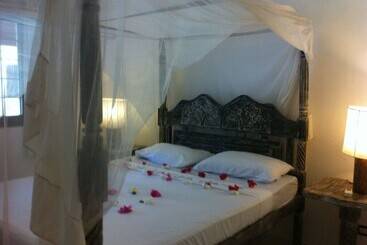 هتل African Sun Resort