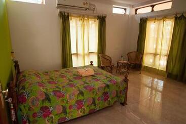 בית מלון כפרי Ashiyana Cliff And Beach Resort