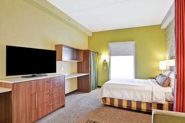 هتل Home2 Suites By Hilton Charlotte Airport