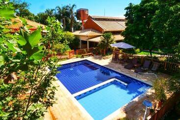 فندق Pousada Galeria Artes