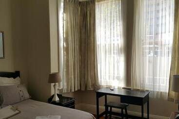 فندق Sommersby Bed & Breakfast