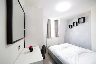 آپارتمان Imperial Court Suites