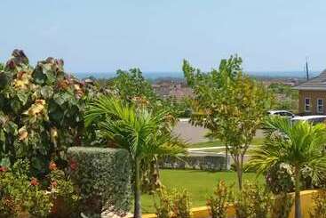 تختخواب و صبحانه Ocean View Get Away