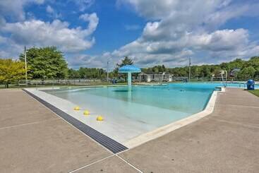 Сельский дом Charming Arrowhead Lake Cabin W /hammock, Deck!