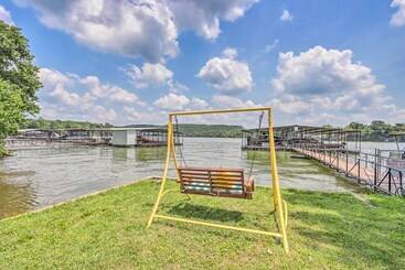 Steps To Lake: Cheerful Camdenton Cottage!