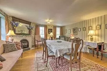 Mökkimajoitus Elegant Norwich House W/ Billiards Room & Ballroom