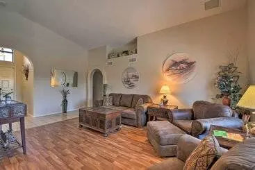 コテージ Glendale Home W/ Pool   Walk To Nfl Games!