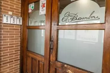 ホテル Hostal El Bomba