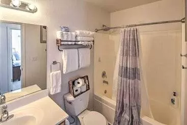 کلبه Kid Friendly Kingman Home Near Parks & Dining