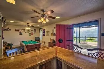 コテージ Maggie Valley Gem W/ Blue Ridge Mtn View + Hot Tub
