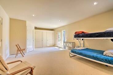 コテージ Updated Groveland Cabin W/ Wraparound Deck!