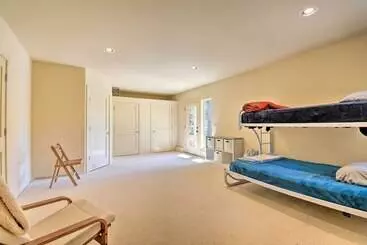 Mökkimajoitus Updated Groveland Cabin W/ Wraparound Deck!