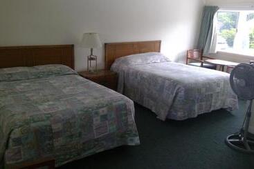 Village Green Motel
