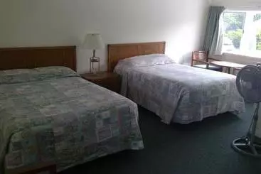 Village Green Motel