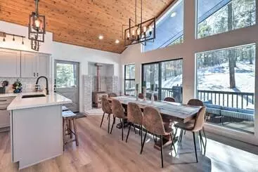 Mökkimajoitus Mtn View Cabin W/ Game Room & Deck In Flagstaff