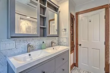 Common Fence Point Cottage W/ Ocean Views!