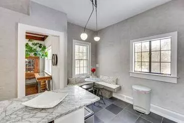Enchanting Hudson Valley Cottage Near Hiking!