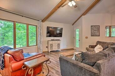 بيت ريفى Grand Rogers Lake Home W/ Game Room & Scenic Views