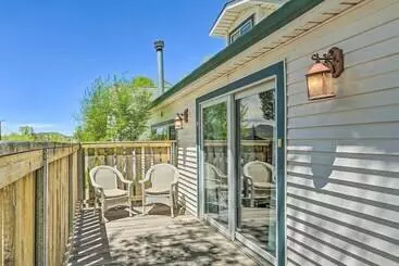 Mökkimajoitus Stylish Basecamp 6850  Near Downtown Williams!