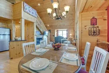 Mökkimajoitus Warm & Cozy Cabin W/ Deck On Top Of The Blue Ridge