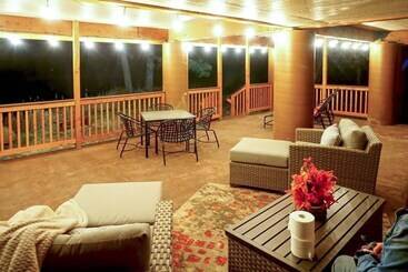 コテージ Waterfront Lakeside Home   1 Block To Boat Ramp