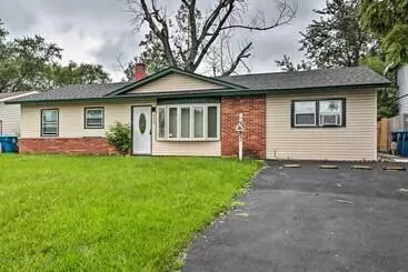 コテージ Sauk Village Ranch Home W/ Yard + Fireplace!