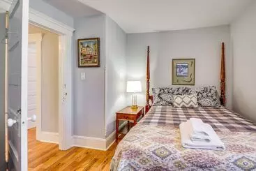 Mökkimajoitus Spacious Home ~ 4 Blocks To Asbury Park Beach!