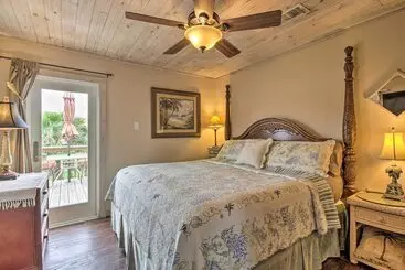コテージ Spacious Sooner Star Beach House: Steps To Beach!