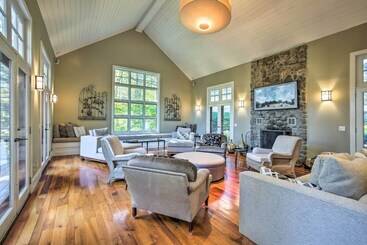קוטג'' Stunning Pawling Retreat W/ Ponds & Waterfall