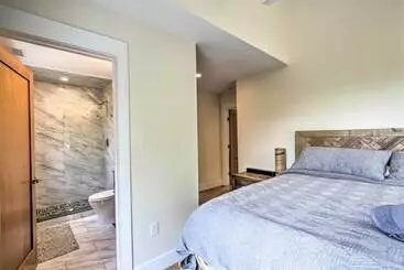 コテージ The Glabin: Garrison Gem W/ Deck & Fire Pit!