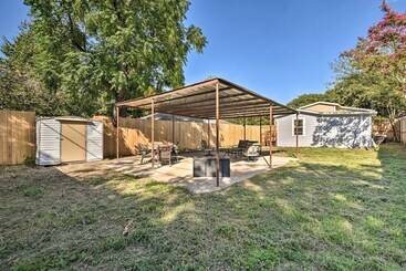 1 Mi To Uta: Arlington Elm Cottage W/ Fenced Yard