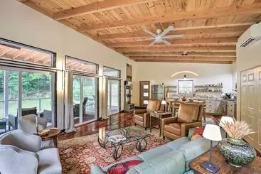 Mökkimajoitus 11 Mi To Wolf Ridge Ski Resort: Burnsville Escape