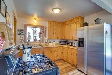 コテージ Cozy Dolores Getaway: Hike, Fish + More!