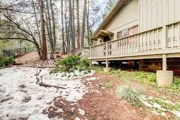 コテージ Pet Friendly Pine Cabin W/ Deck: 2 Mi To Trail