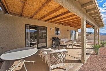 茅舍 Lake Havasu City Retreat W/ Mtn Views & Patio!